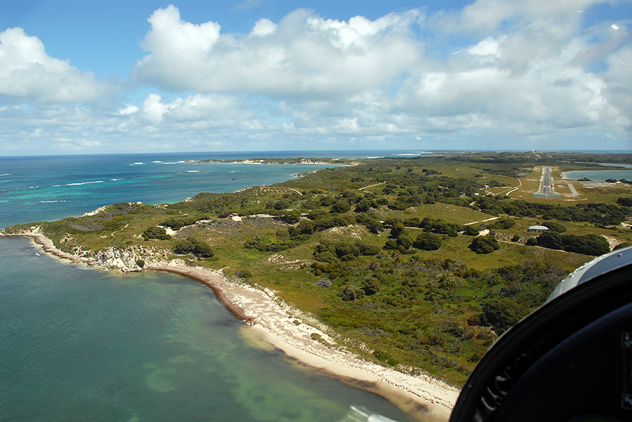 Short final RWY 27 Rottnest island